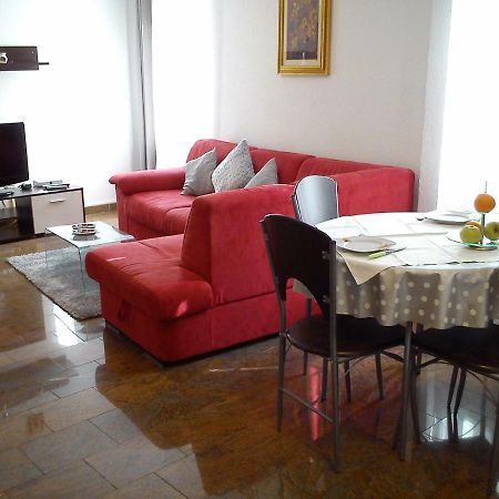 Apartment Oaza ロヴィニ エクステリア 写真