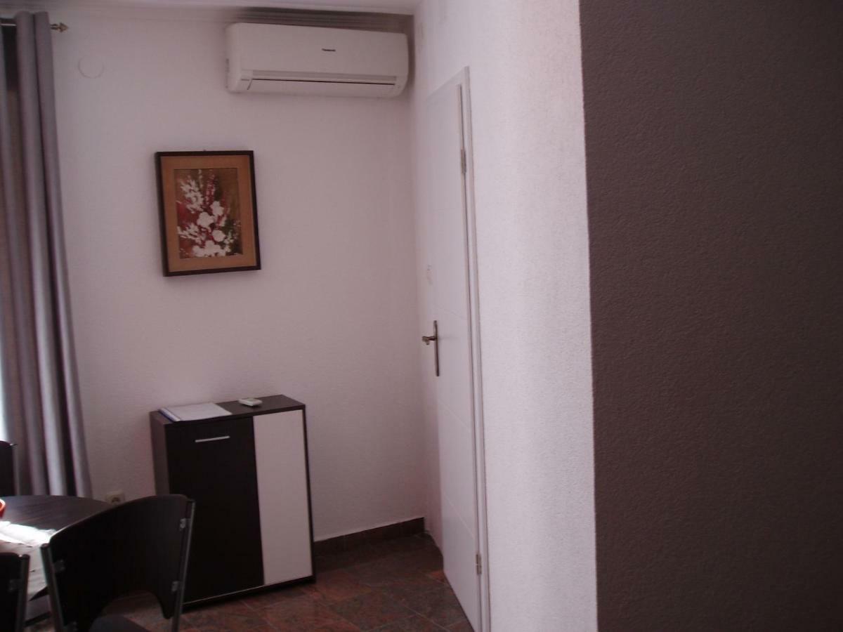 Apartment Oaza ロヴィニ エクステリア 写真