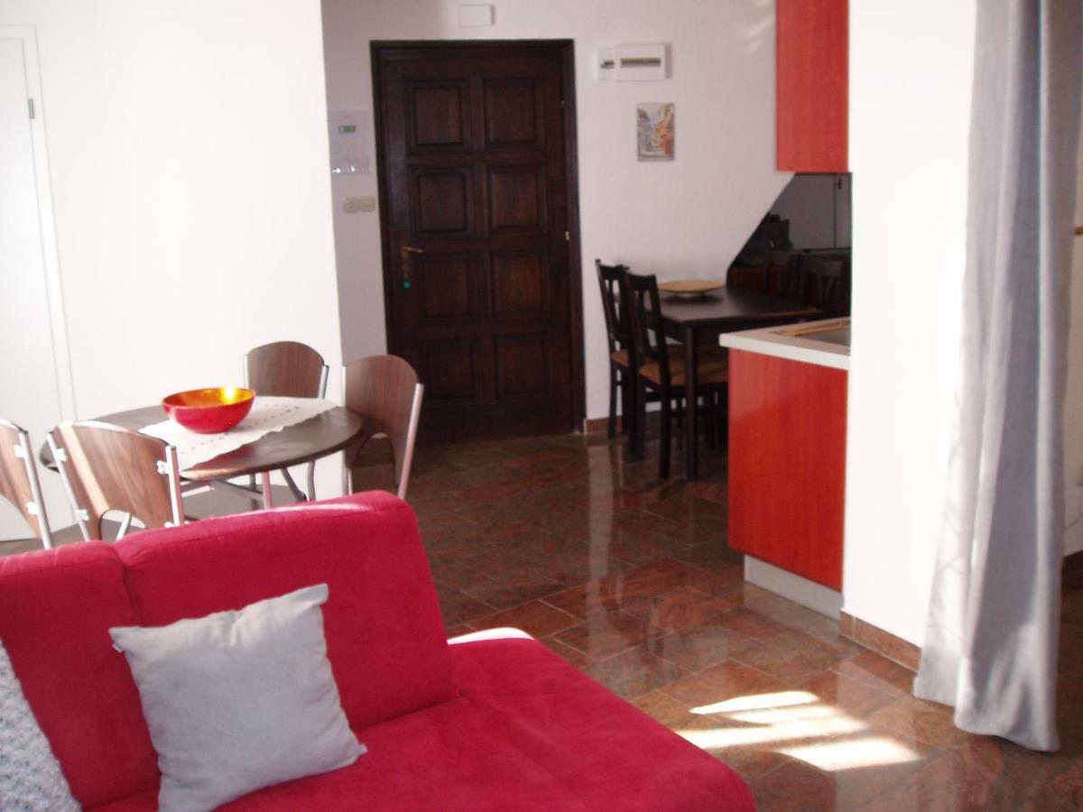 Apartment Oaza ロヴィニ エクステリア 写真