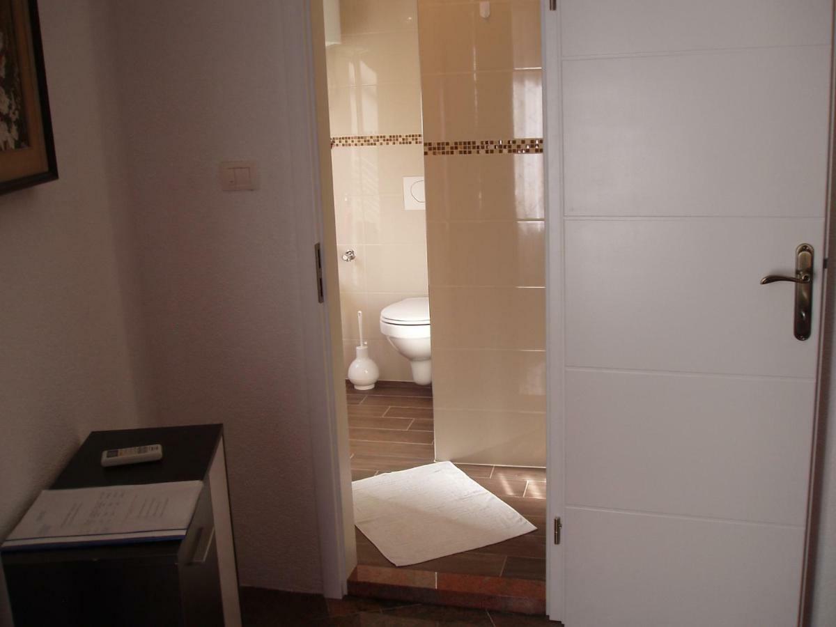 Apartment Oaza ロヴィニ エクステリア 写真