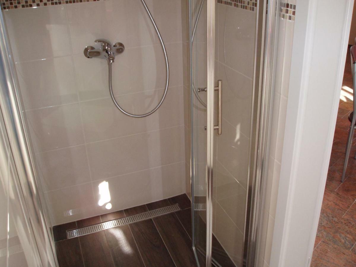 Apartment Oaza ロヴィニ エクステリア 写真