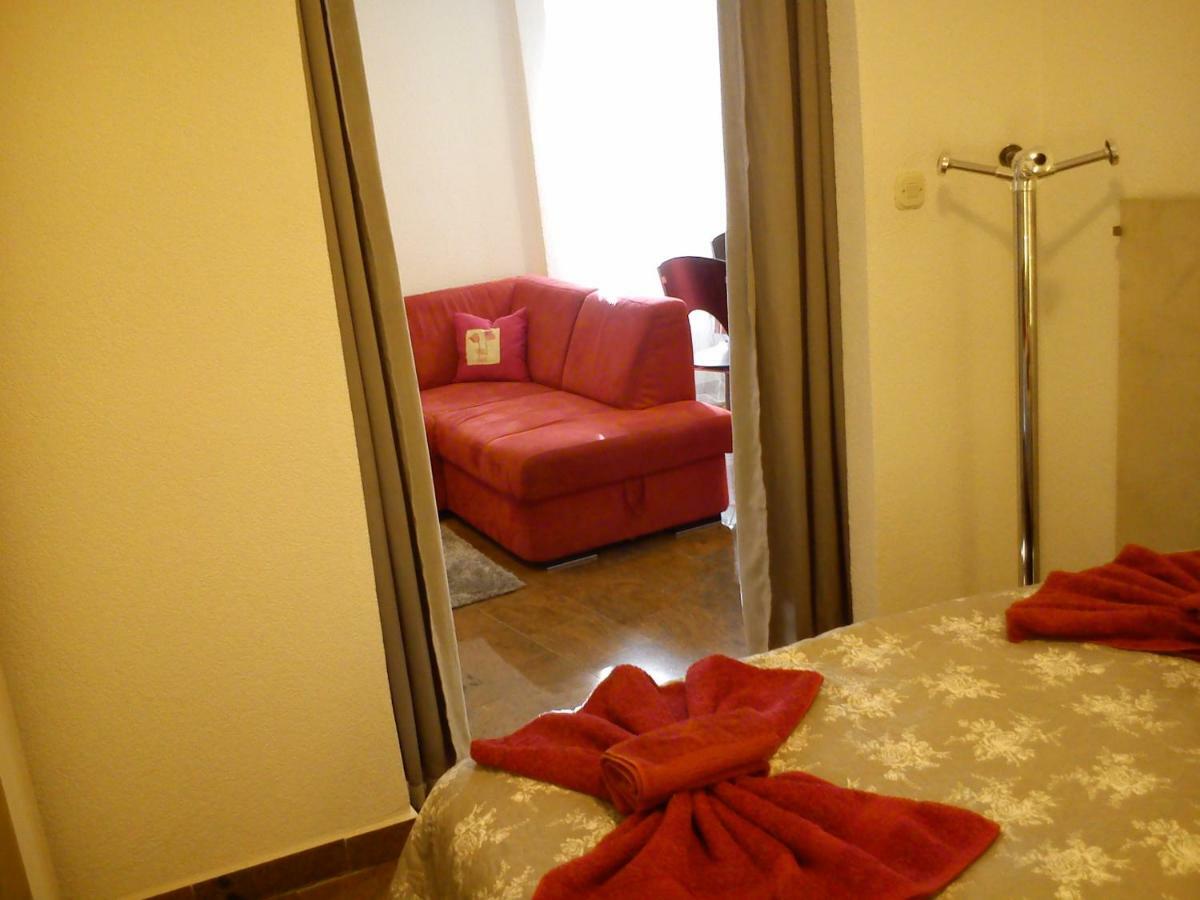 Apartment Oaza ロヴィニ エクステリア 写真